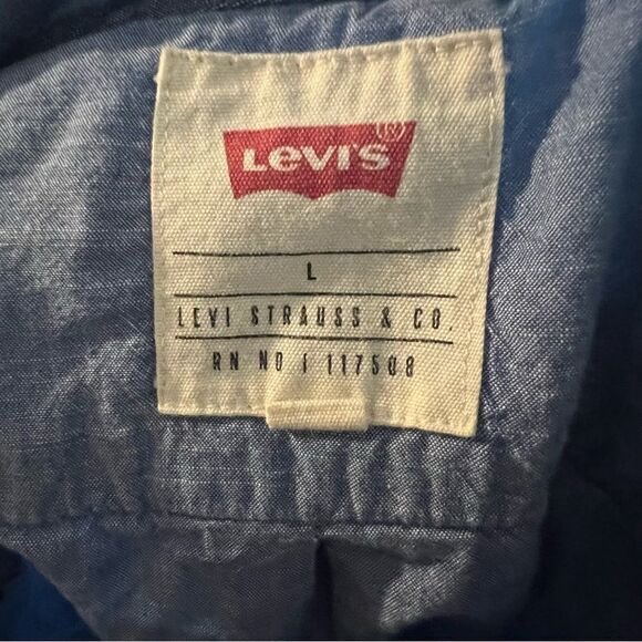Levi’s women’s size large denim button up short sleeve shirt - Picture 4 of 5
